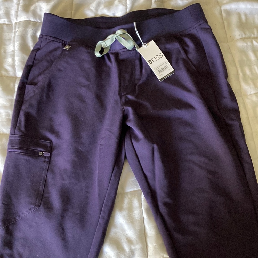 Brand new with tags Figs Purple Shadow Zamora Petite Jogger Scrub Pants, size M